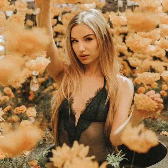 🖤 EUC Victoria's Secret Ladie's Black Lace Adjustable Bottom Snap Bodysuit, S - Picture 1 of 16